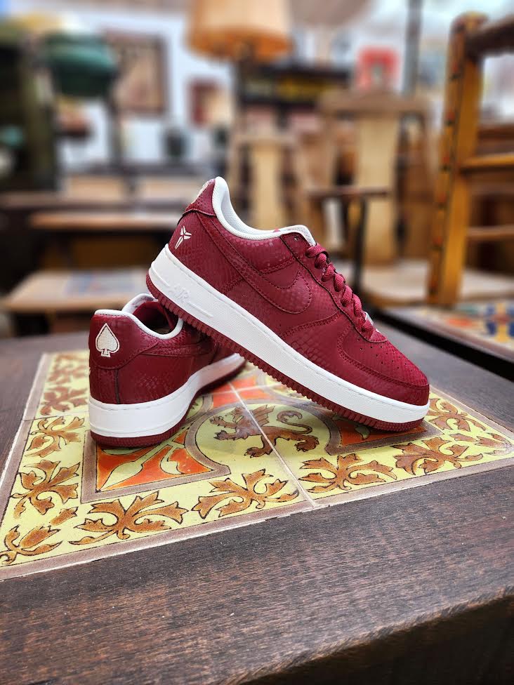 NIKE KOBE AIR FORCE 1 LOW AWAY 