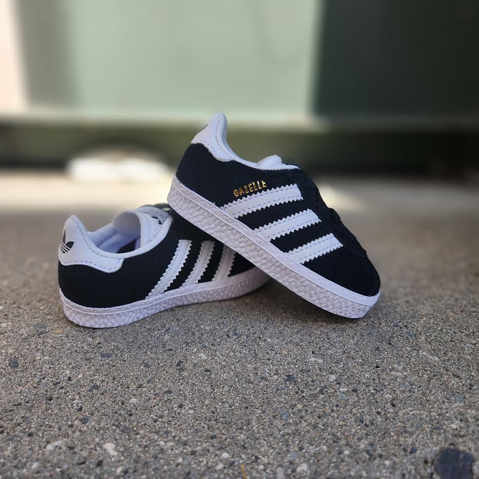 adidas Boys Originals Gazelle - Running Shoes White/Black/White Size 04.0 adidas Boys Originals Gazelle - Running Shoes White/Black/White Size 04.0