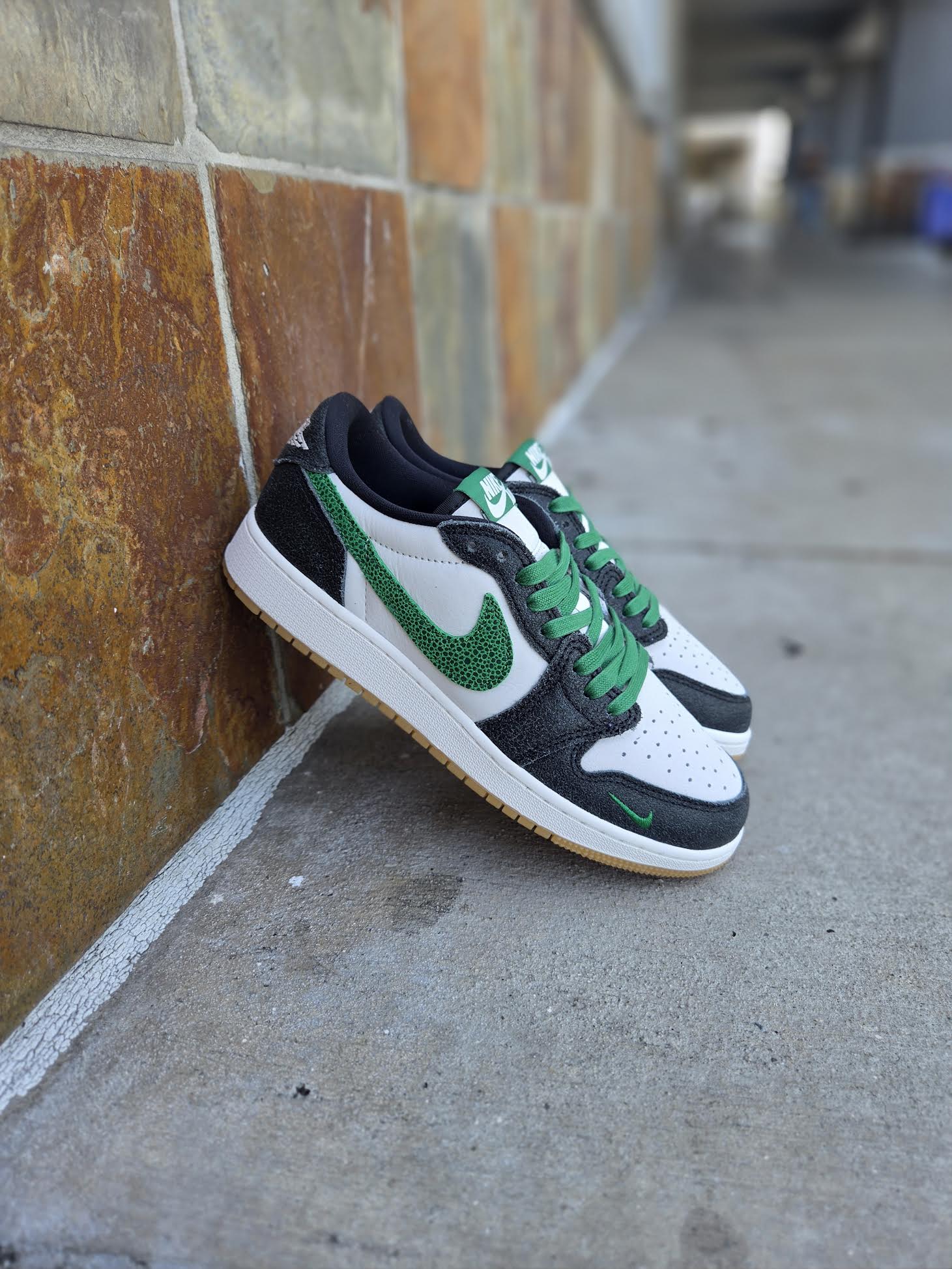 AIR JORDAN 1 RETRO LOW OG GS PHANTOM AND PINE GREEN – PRIVATE SNEAKERS