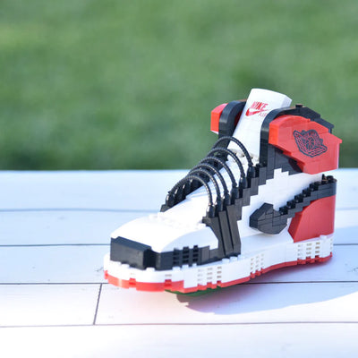 Air Jordan 1 Retro High OG Black Toe Sneaker Bricks