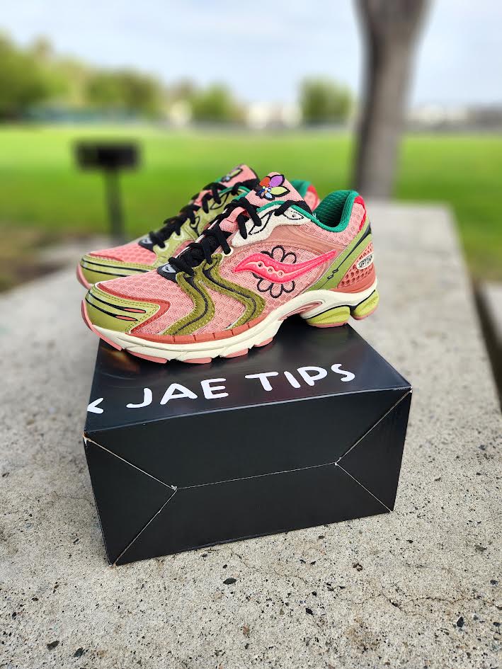 SAUCONY PROGRID TRIUMPH 4 JAE TIPS FLOWERS GROW UPTOWN VIRGINIA CREEPER