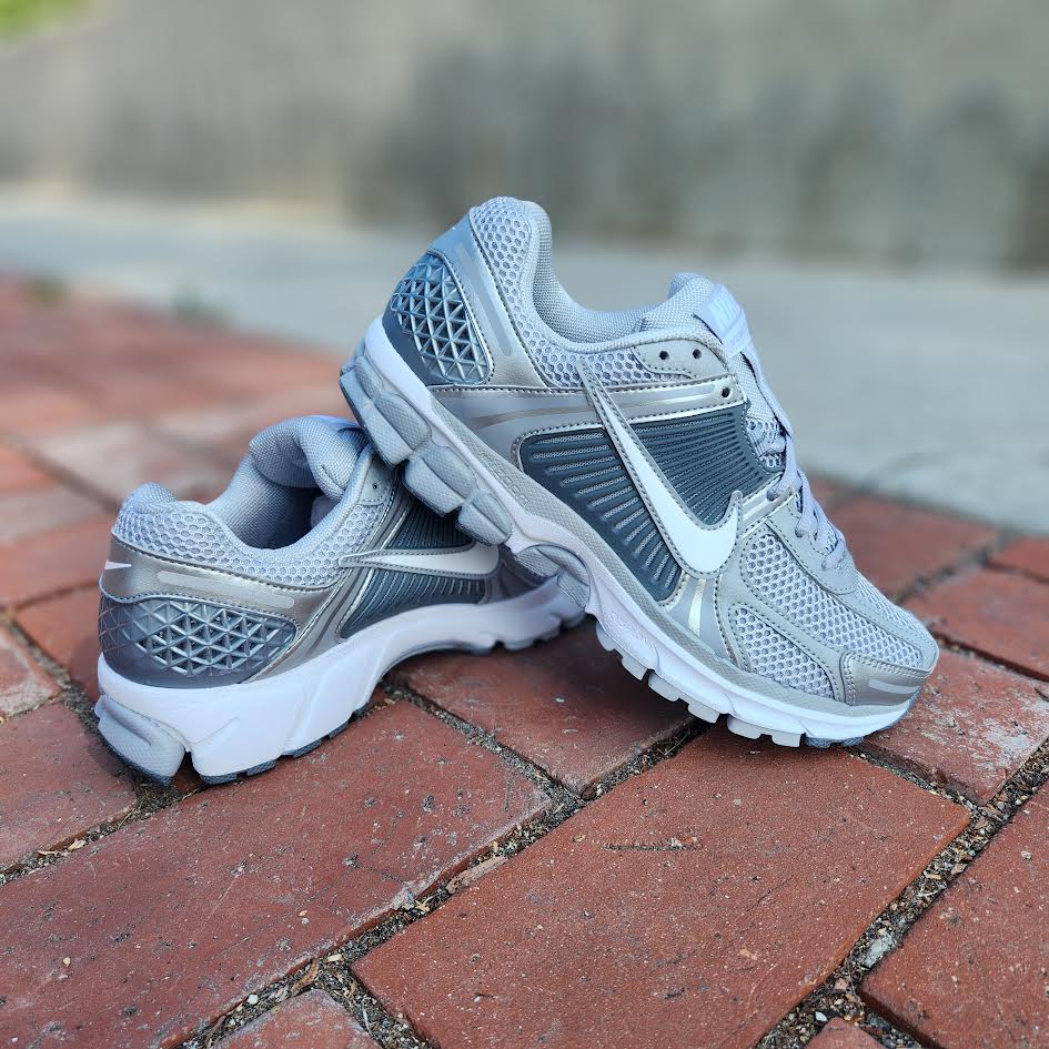 grey nike athletic shoes