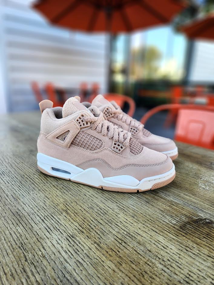 Air Jordan 4 Retro "Cozy Girl"