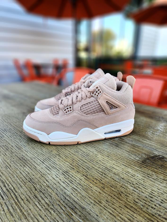 Air Jordan 4 Retro "Cozy Girl"