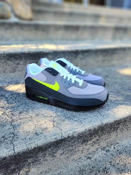 neon green air max 90