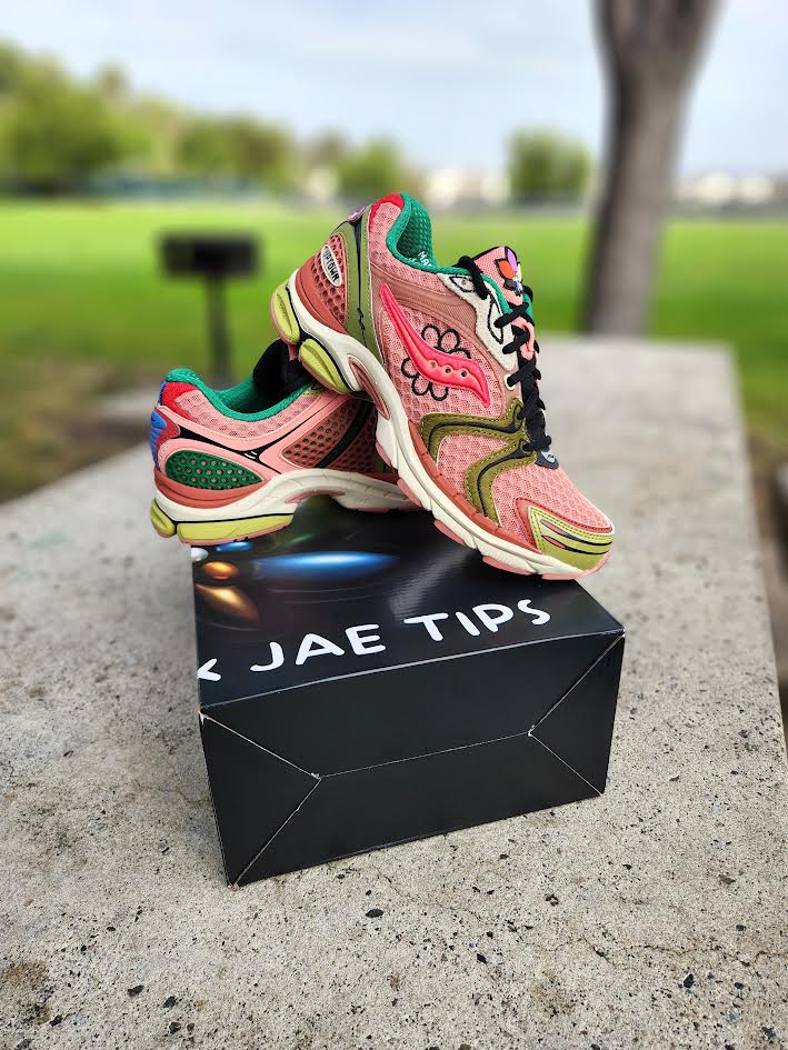 SAUCONY PROGRID TRIUMPH 4 JAE TIPS FLOWERS GROW UPTOWN VIRGINIA CREEPER