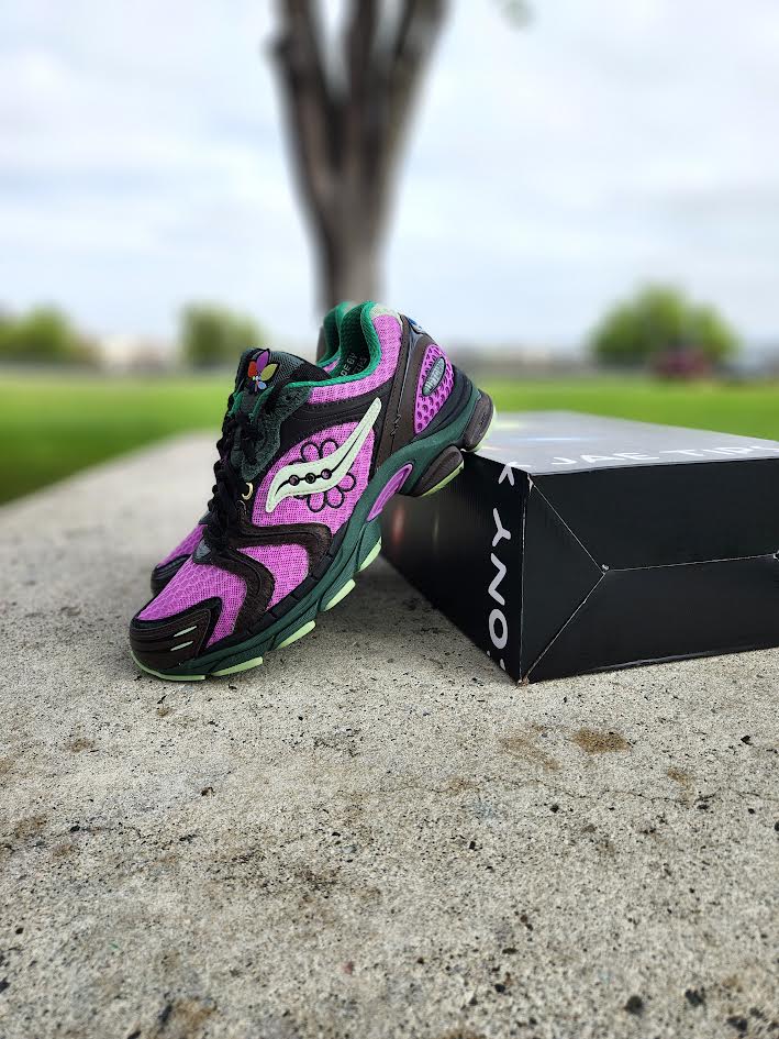 SAUCONY PROGRID TRIUMPH 4 JAE TIPS FLOWERS GROW UPTOWN PERILLA