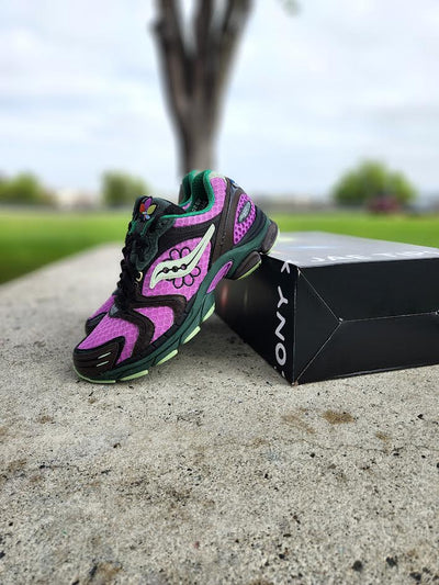 SAUCONY PROGRID TRIUMPH 4 JAE TIPS FLOWERS GROW UPTOWN PERILLA