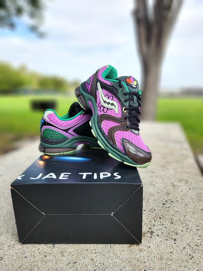SAUCONY PROGRID TRIUMPH 4 JAE TIPS FLOWERS GROW UPTOWN PERILLA