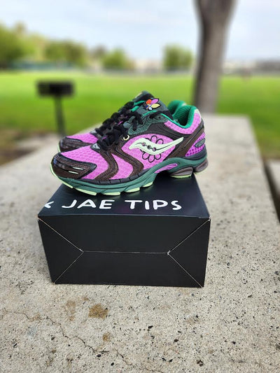 SAUCONY PROGRID TRIUMPH 4 JAE TIPS FLOWERS GROW UPTOWN PERILLA