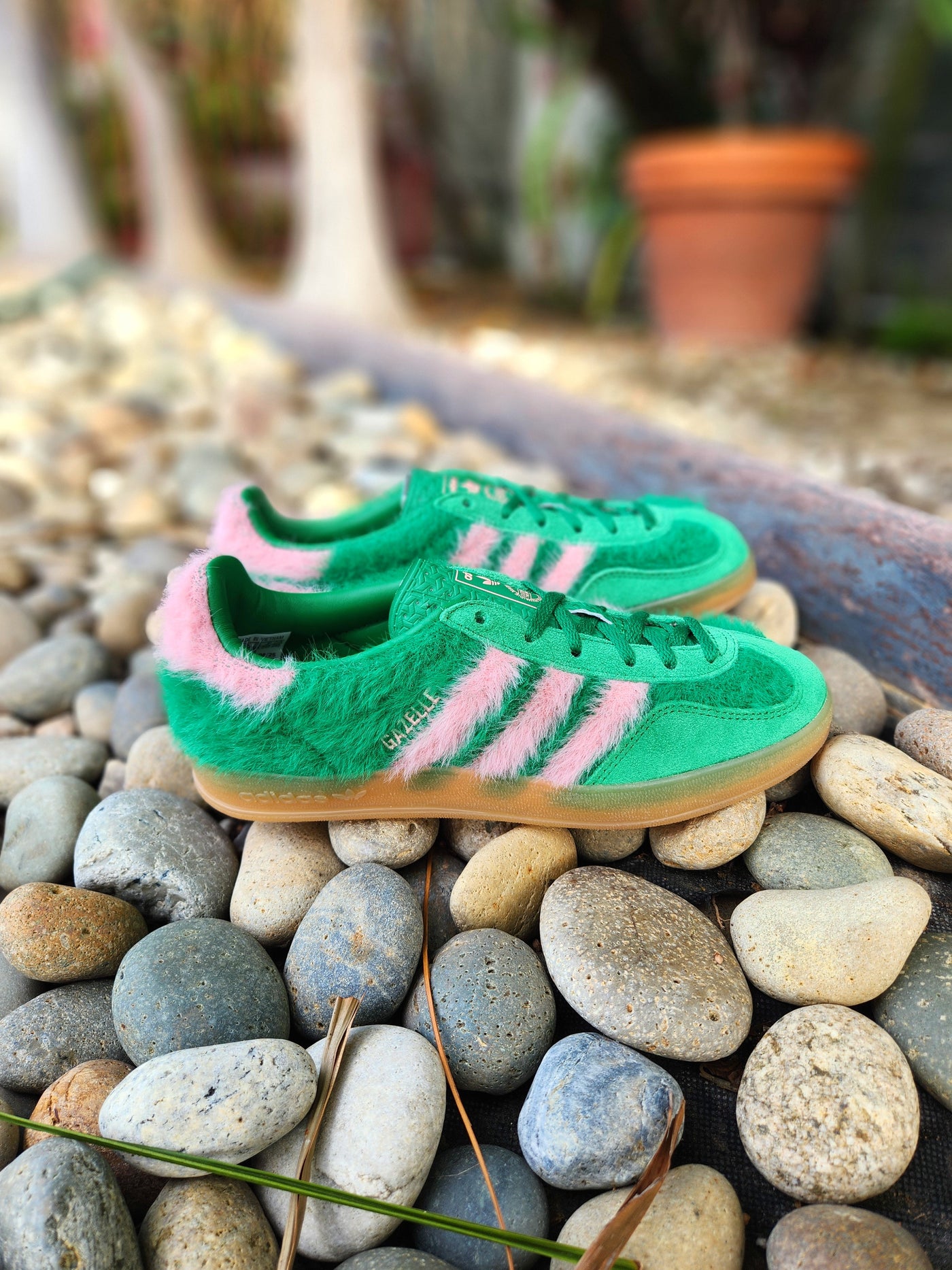 W Adidas Gazelle Indoor "Green Glow Pink"