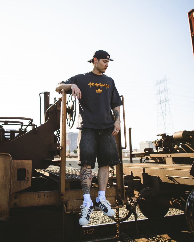 ADIDAS LA GRAFFITI TEE UTILITY BLACK