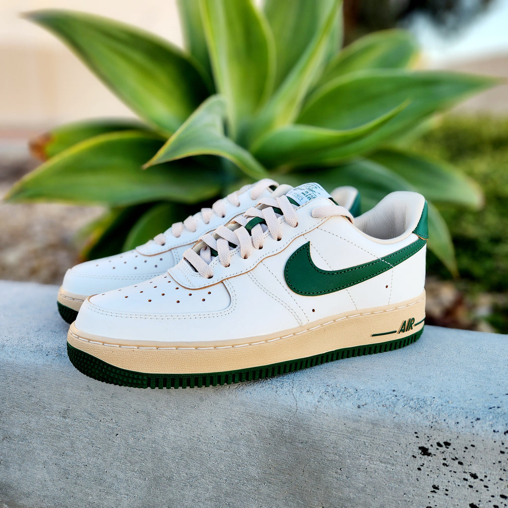 This Nike Air Force 1 Low Sail Gorge Green Has Strong Vintage
