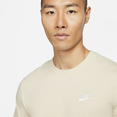 Nike Sportswear Club T-Shirt Rattan