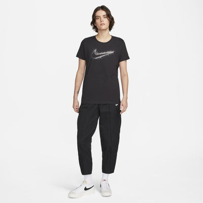 Women\'s Nike Sportswear Swoosh Graphic T-Shirt – PRIVATE SNEAKERS