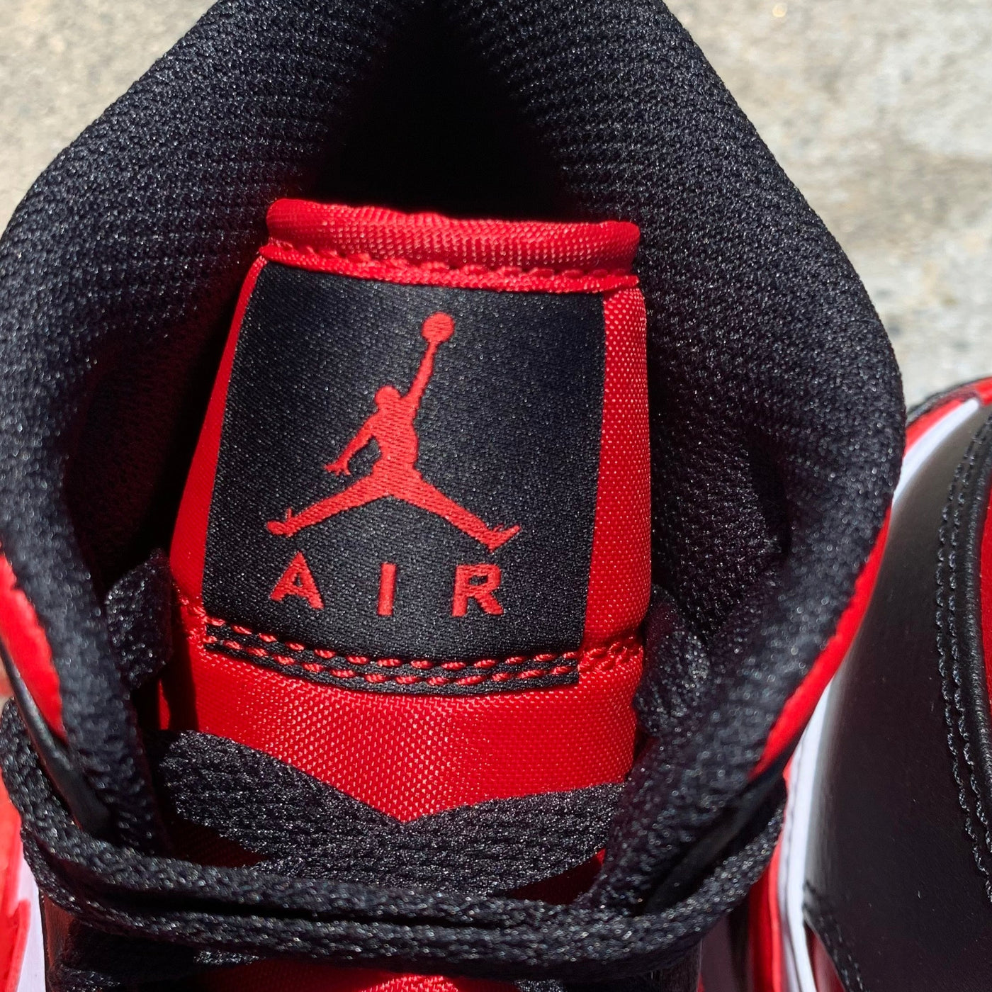 Air Jordan 1 Mid Bred Toe