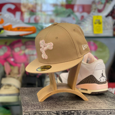 Private Sneakers x New Era 59Fifty Fitted Bone P Neapolitan