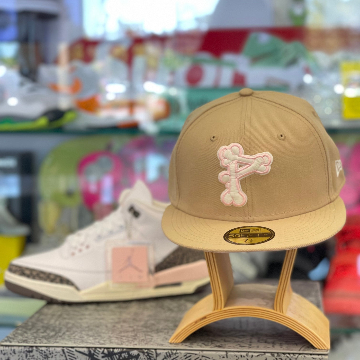 Private Sneakers x New Era 59Fifty Fitted Bone P Neapolitan